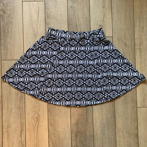 Decree Black & White High Waisted Skater Skirt Juniors Size Medium - Picture 6 of 6